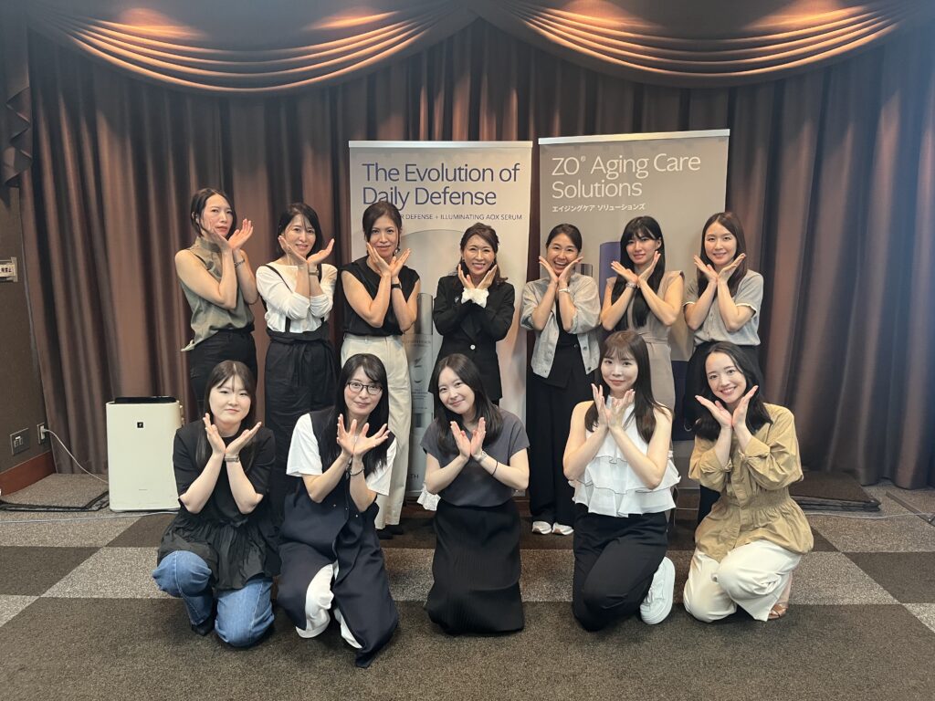 ZO SKIN HEALTH®セミナー in 大阪　はなこ先生とスタッフの集合写真